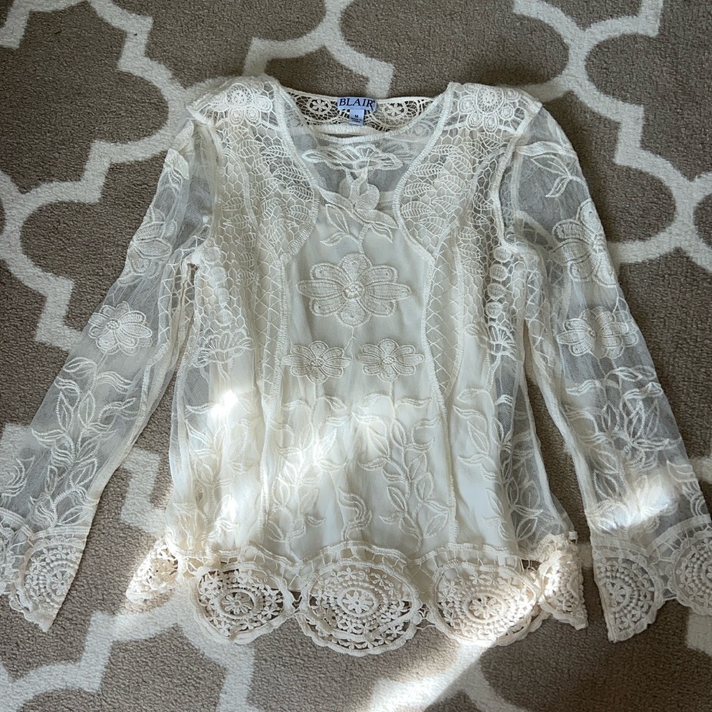 Embroidered lace long sleeve blouse